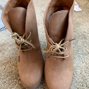 Steve Madden tan booties